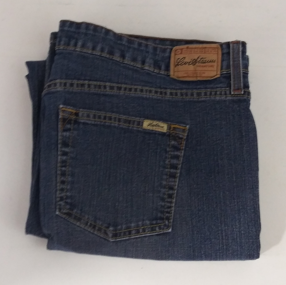 Levi Strauss bootcut jeans misses size 16 Short